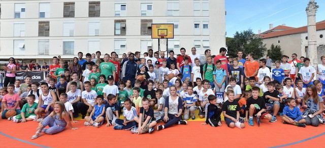 Zadarski mališani na Forumu uživali u igri s najboljim europskim košarkašima