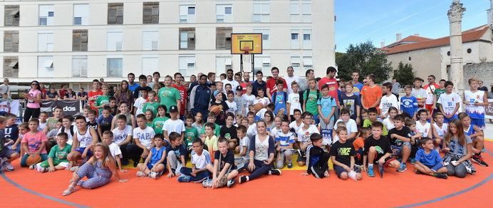 Zadarski mališani na Forumu uživali u igri s najboljim europskim košarkašima