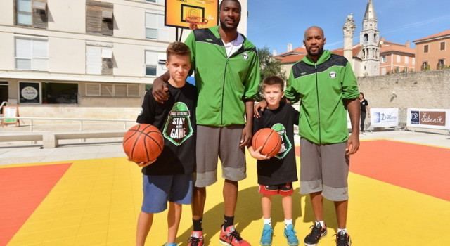 FOTOGALERIJA Zadarska djeca s poznatim košarkašima