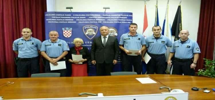 SPASILI ŽIVOT DESETOMJESEČNOJ BEBI Nagrađeni policajci Tomislav Jović i Miroslav Ušljebrka