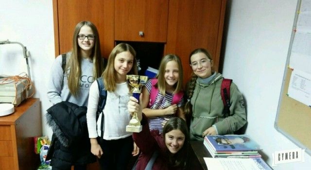 Učenice OŠ Smiljevac osvojile su naslov prvakinja Dalmacije u šahu!