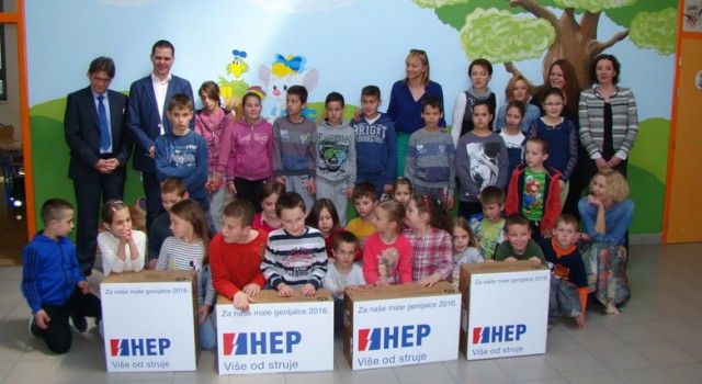 Učenici Područne škole u Vukšiću dobili dva računala na nagradnoj igri