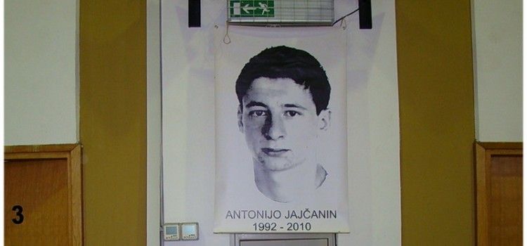 Osam ekipa natjecalo se na memorijalnom turniru za tragično preminulog  Antonija Jajčanina