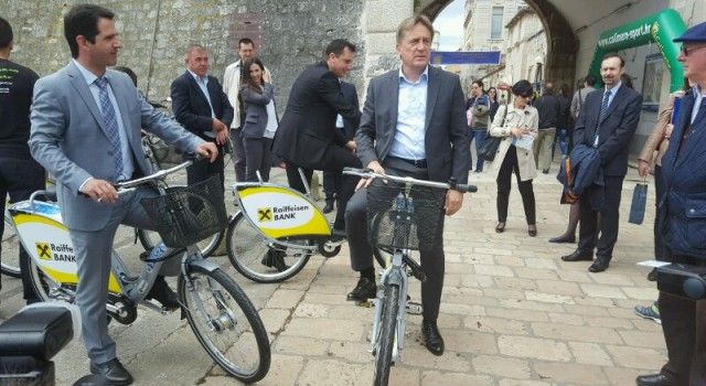 Gradonačelnik Kalmeta vožnjom otvorio korištenje sustava javnih bicikala