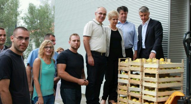 DONACIJA HDZ-A Bolnici, Pučkoj kuhinji i Socijalnoj samoposluzi 500 kg jabuka!