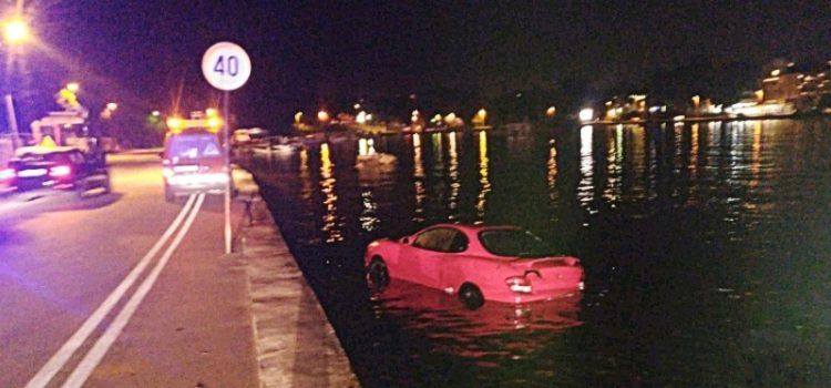 FOTO Automobil sletio u more s Obale kneza Trpimira u Zadru