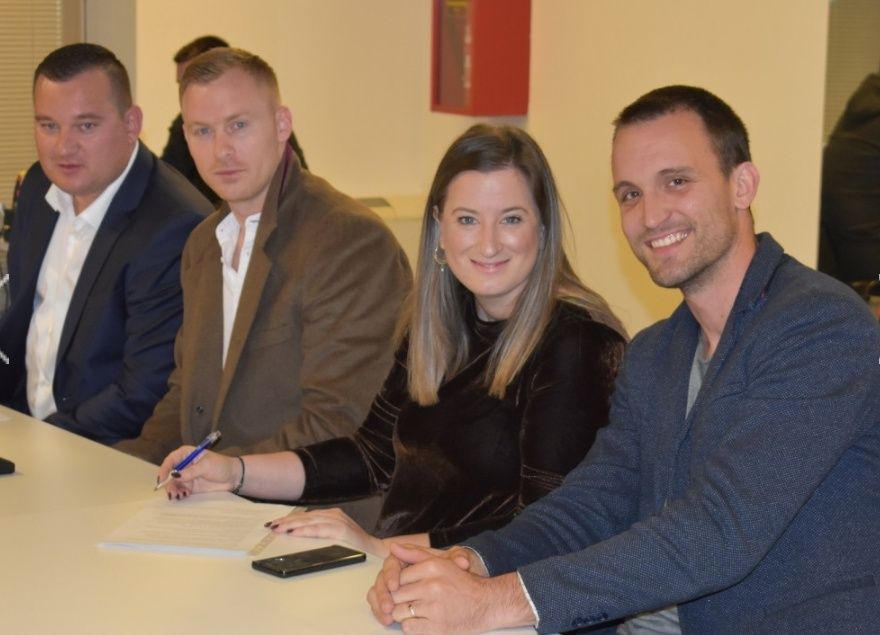 Screenshot_20181205_203121_com.facebook.katana-01