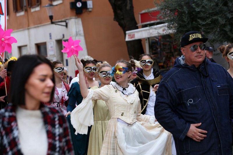 Zadarski karneval 2020. primopredaja vlasti & Valentinovo 14.02, foto Fabio Šimićev 12-800x534