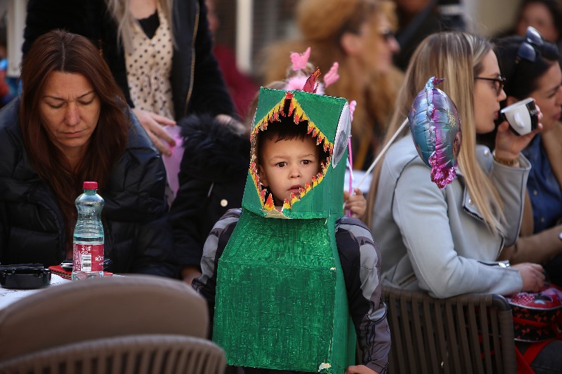 Šareni maskograd dječji karneval na Narodnom trgu 22.02.2020, foto Fabio Šimićev 22-800x533