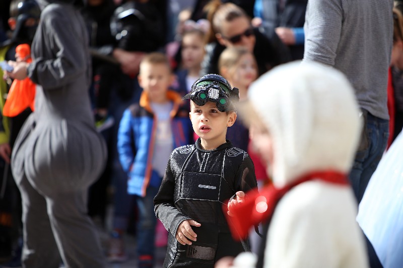 Šareni maskograd dječji karneval na Narodnom trgu 22.02.2020, foto Fabio Šimićev 25-800x533