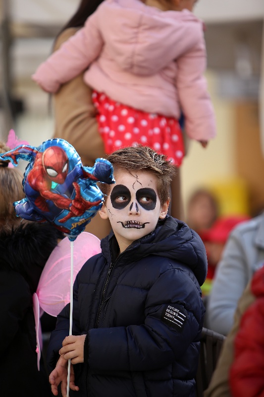 Šareni maskograd dječji karneval na Narodnom trgu 22.02.2020, foto Fabio Šimićev 39-533x800