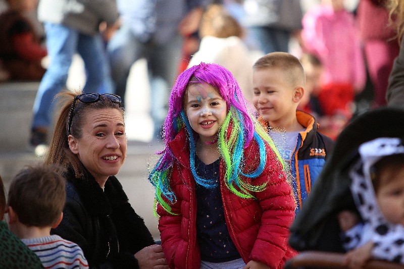 Šareni maskograd dječji karneval na Narodnom trgu 22.02.2020, foto Fabio Šimićev 45-800x533