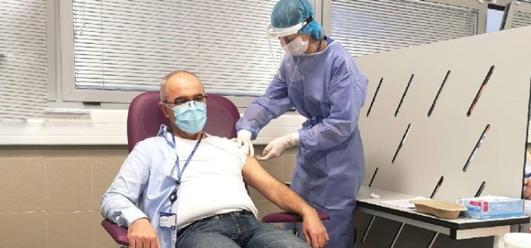 Ravnatelj bolnice Željko Čulina i 500 djelatnika primili cjepivo protiv COVID-19
