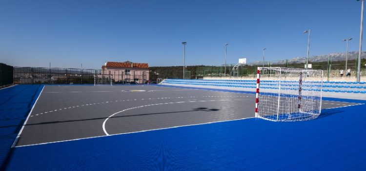 Općina Jasenice izgradila je novo školsko igralište za djecu u Maslenici