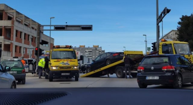 FOTO Prometna nesreća na raskrižju kod Kauflanda