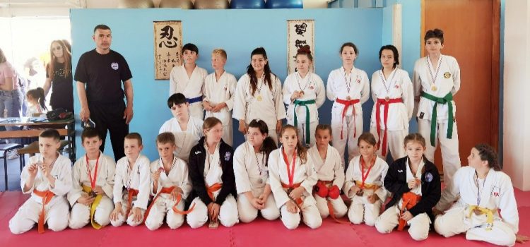 USPJEH Mladi karataši iz Bibinja ostvarili najbolji rezultat – osvojili 17 medalja!