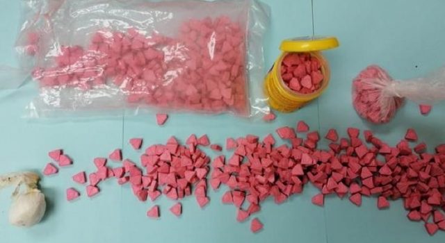 Dvojica mladića uhvaćena sa 740 tableta ecstasy