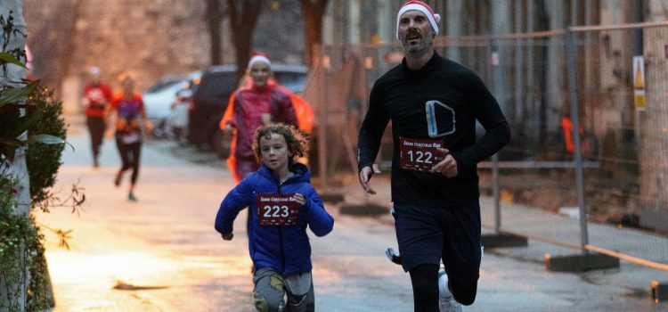 GALERIJA Na utrci Zadar Christmas Run unatoč kiši sudjelovalo 206 trkača