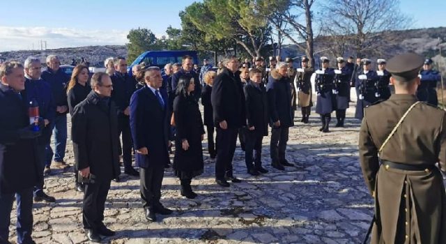 Plenković odao počast poginulima u Maslenici, nazočio i general Gotovina