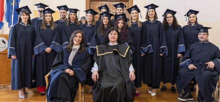 U zvanje sveučilišnih prvostupnika svečano promovirano 18 studenata kroatistike