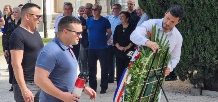 Zadarski pravaši zajedno na Gradskom groblju odali počast poginulim braniteljima