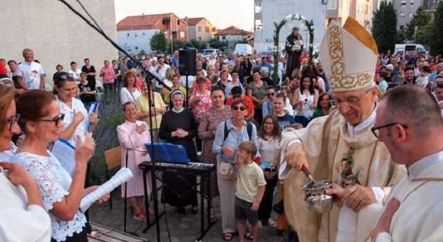 GALERIJA Mnoštvo vjernika proslavilo blagdan Sv. Ante na Smiljevcu