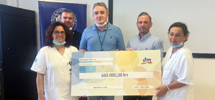 Donaciju vrijednu više od 660.000 kuna Općoj bolnici Zadar uručila tvrtka DM