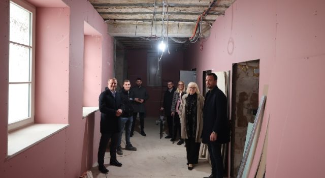 Rektorica Vican s Erlićem i Dukićem obišla radove na staroj Tehničkoj školi 