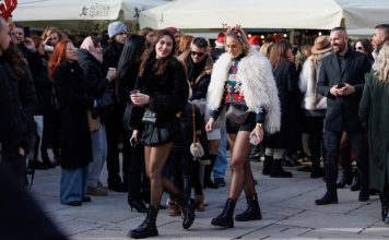 GALERIJA Badnjak u Zadru – tradicija koja okuplja